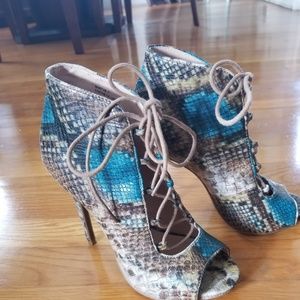 Zigi women peep toe bootie